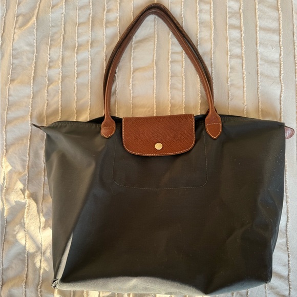 Longchamp Handbags - Longchamp Medium Le Pliage